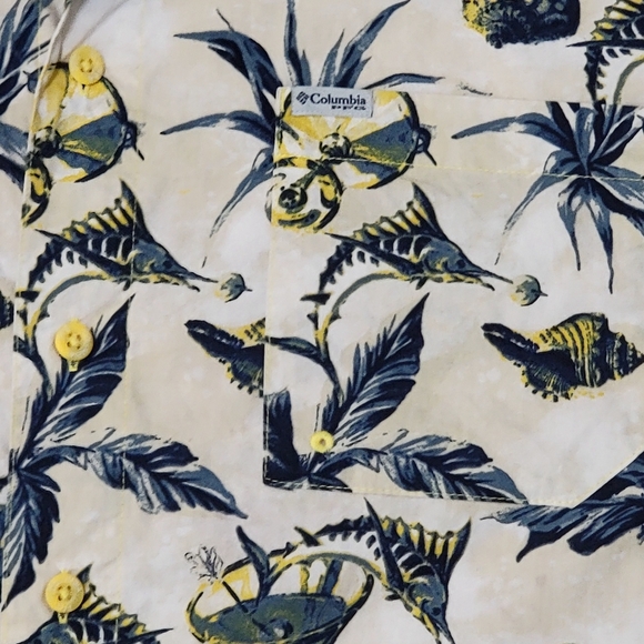 Columbia PFG Marlins and Martinis Print Short Sleeve Button Up Shirt - Picture 9 of 12